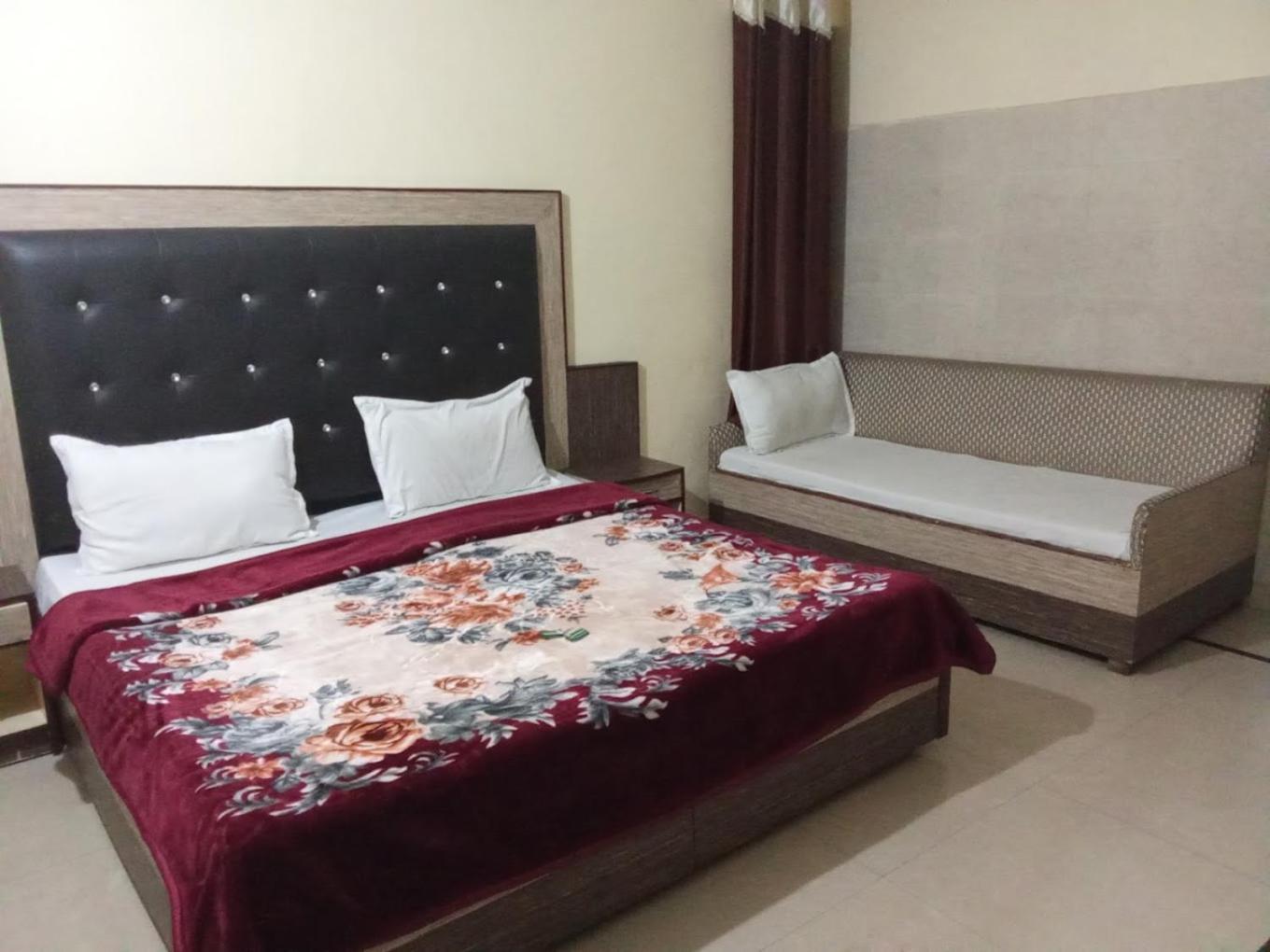 Krishna Holiday Guest House Block II Dharamshala Buitenkant foto